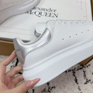 Alexander Mcqueen Unisex Oversized Sneaker in White/Silver 553770WI