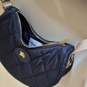 Burberry Women Horseshoe Crossbody Bag​-Black 81119281