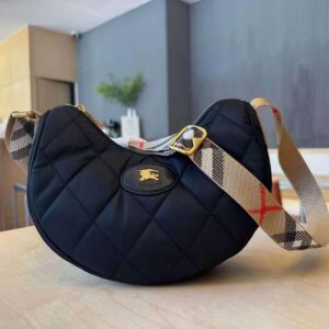 Burberry Women Horseshoe Crossbody Bag​-Black 81119281