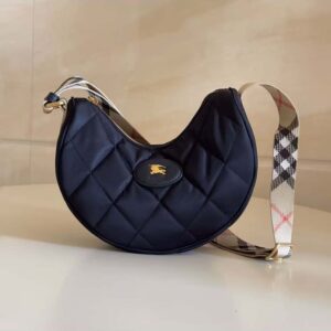 Burberry Women Horseshoe Crossbody Bag​-Black 81119281