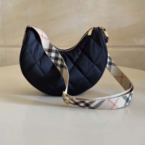 Burberry Women Horseshoe Crossbody Bag​-Black 81119281