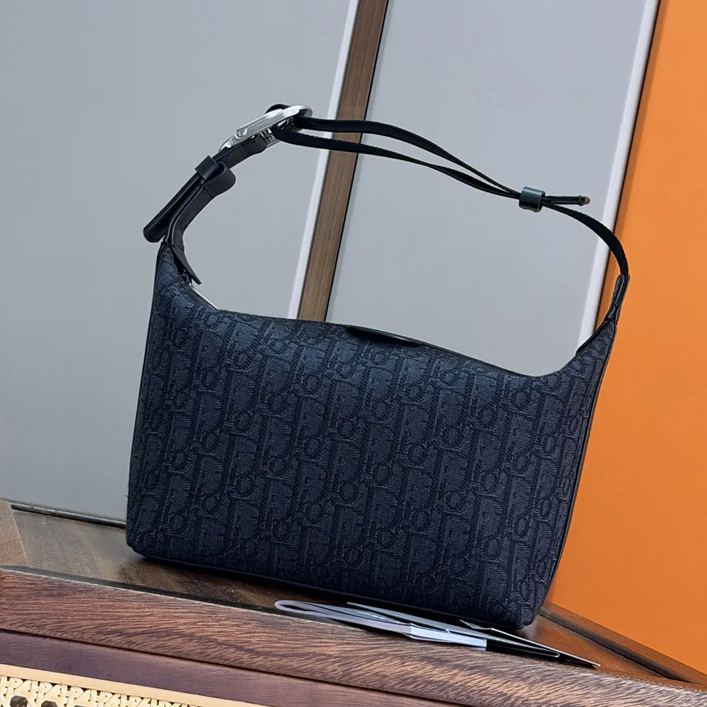 Dior Men Jett Pouch Black Dior Oblique Jacquard 2DBCA612YUS 3 Dior Men Jett Pouch Black Dior Oblique Jacquard 2DBCA612YUS