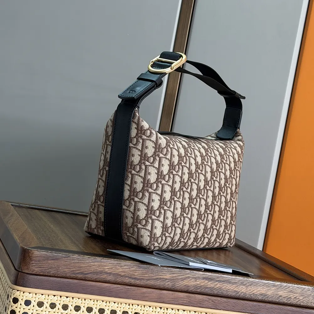 Dior Men Jett Pouch Brown Dior Oblique Jacquard 2DBCA612YUS 4 Dior Men Jett Pouch Brown Dior Oblique Jacquard 2DBCA612YUS
