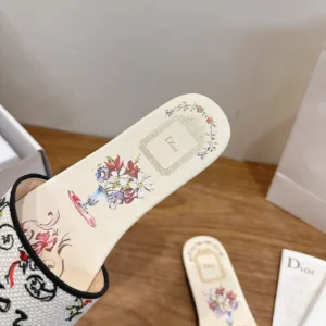 Dior Women Dioriviera Dway Slide White Embroidered Cotton and Multicolor Dior Arabesque Motif
