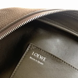 Loewe Unisex Amazona 31 Cropped Bag in Grained Nubuck A039N31X04