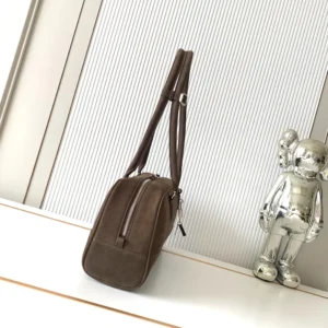 Loewe Unisex Amazona 31 Cropped Bag in Grained Nubuck A039N31X04