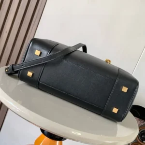 Loewe Women Amazona 28 Bag in Nappa Calfskin-Black A039N08X15