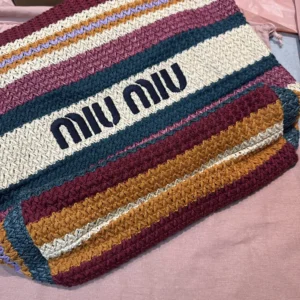 Miu Miu Women Raffia-effect Woven Tote Bag-Bordeaux 5BG228
