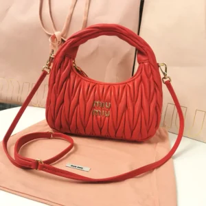 Miu Miu Women Wander Matelassé Nappa Leather Hobo Bag-Red 5BC125