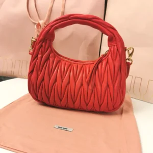 Miu Miu Women Wander Matelassé Nappa Leather Hobo Bag-Red 5BC125