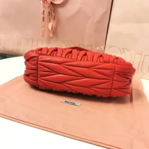 Miu Miu Women Wander Matelassé Nappa Leather Hobo Bag-Red 5BC125