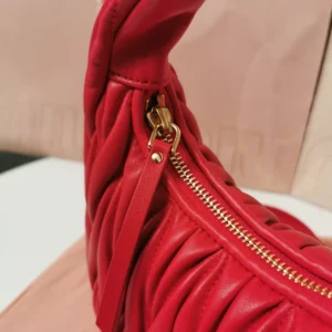 Miu Miu Women Wander Matelassé Nappa Leather Hobo Bag-Red 5BC125