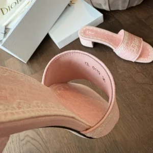 Dior Women Dioramour Dior Dentelle Heeled Slide Soupir Pink Dior Oblique Embroidered Cotton and White LaceDior Women Dioramour Dior Dentelle Heeled Slide Soupir Pink Dior Oblique Embroidered Cotton and White Lace