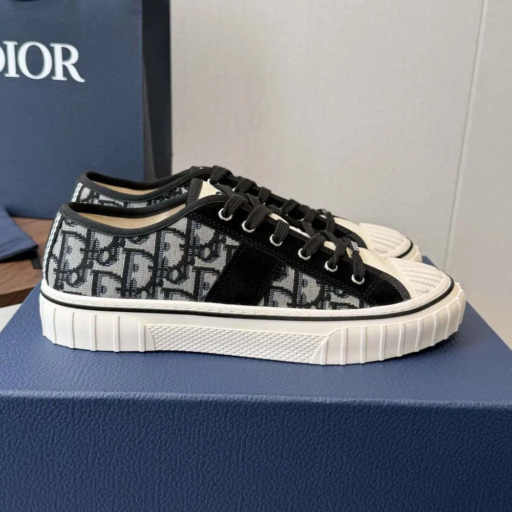 Dior Unisex Hooper Low-Top Sneaker Beige and Blue Dior Oblique Jacquard and Black Suede Calfskin 3 Dior Unisex Hooper Low-Top Sneaker Beige and Blue Dior Oblique Jacquard and Black Suede Calfskin