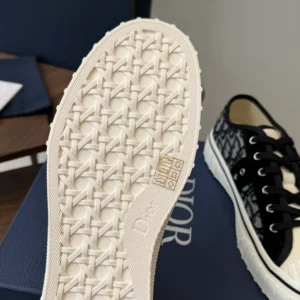 Dior Unisex Hooper Low-Top Sneaker Beige and Blue Dior Oblique Jacquard and Black Suede Calfskin