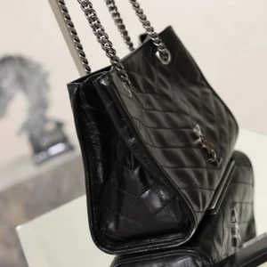 Miu Miu Women Ivy Nappa Leather Shopping Bag-Black 5BG342
