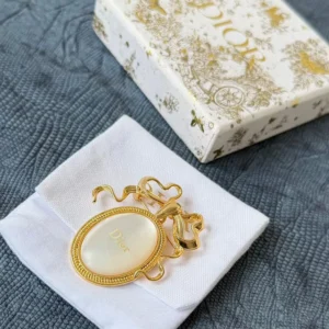 Dior Women Médaillon Brooch Gold-Finish Metal and White Mother-of-Pearl
