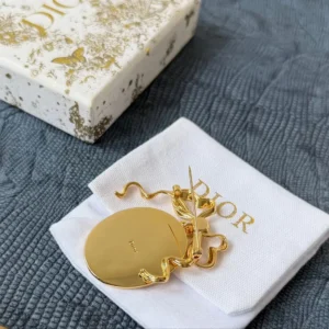 Dior Women Médaillon Brooch Gold-Finish Metal and White Mother-of-Pearl
