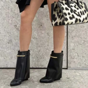 Givenchy Women Ankle Boots in Calfskin Leather Black
