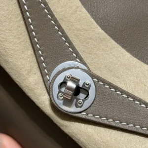 Hermes Women Lindy II Mini Bag in Swift Calfskin