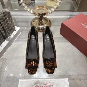 Roger Vivier Women Belle Vivier Pumps In Patent Leather