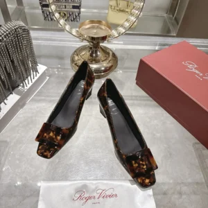 Roger Vivier Women Belle Vivier Pumps In Patent Leather