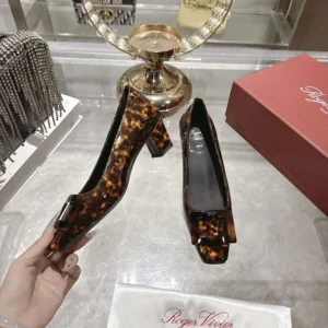 Roger Vivier Women Belle Vivier Pumps In Patent Leather