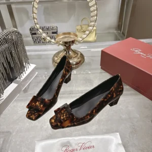 Roger Vivier Women Belle Vivier Pumps In Patent Leather