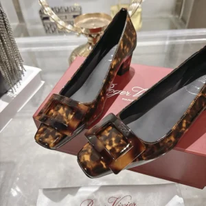Roger Vivier Women Belle Vivier Pumps In Patent Leather