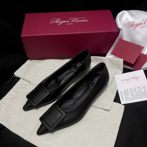 Roger Vivier Women Viv' In The City Ballerinas In Leather Black