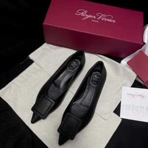 Roger Vivier Women Viv' In The City Ballerinas In Leather Black