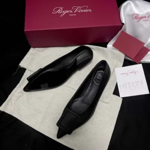 Roger Vivier Women Viv' In The City Ballerinas In Leather Black