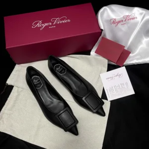 Roger Vivier Women Viv' In The City Ballerinas In Leather Black