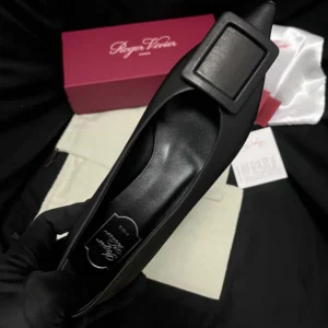 Roger Vivier Women Viv' In The City Ballerinas In Leather Black