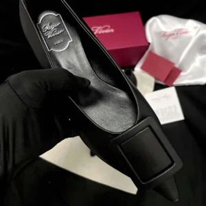 Roger Vivier Women Viv' In The City Ballerinas In Leather Black