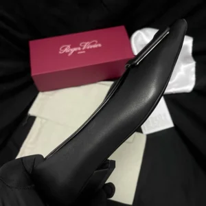 Roger Vivier Women Viv' In The City Ballerinas In Leather Black