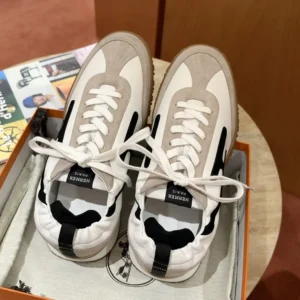Sneaker in Nappa leather and suede goatskin with contrasting design and iconic "H" detail