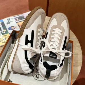 Sneaker in Nappa leather and suede goatskin with contrasting design and iconic "H" detail