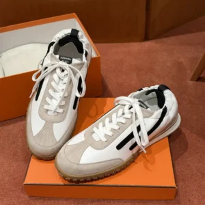 Sneaker in Nappa leather and suede goatskin with contrasting design and iconic "H" detail