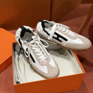 Sneaker in Nappa leather and suede goatskin with contrasting design and iconic "H" detail