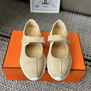 Ballet flat in Nappa leather with iconic "Chaine d'Ancre" inspired sole. A graphic design for a bold feminine look.