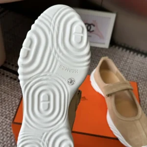 Ballet flat in Nappa leather with iconic "Chaine d'Ancre" inspired sole. A graphic design for a bold feminine look.