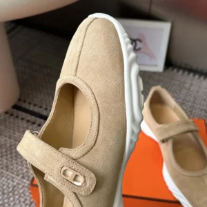 Ballet flat in Nappa leather with iconic "Chaine d'Ancre" inspired sole. A graphic design for a bold feminine look.